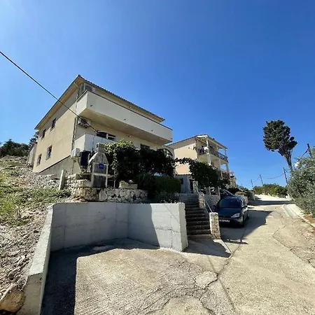 Apartments Veli Rat